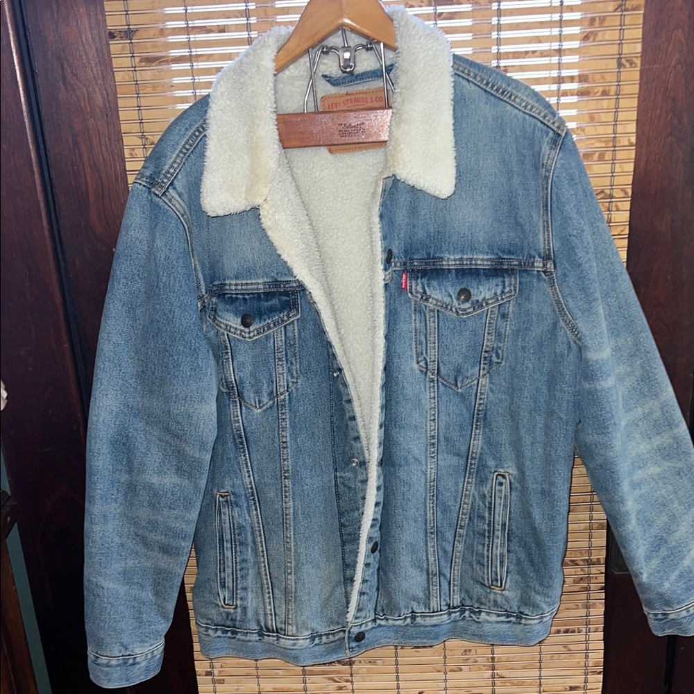 Levi's Light Blue Denim Jacket with Cream Sherpa Lining